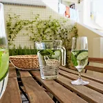 Downtown Lovers Apartments: Costa Do Castelo * Lisboa