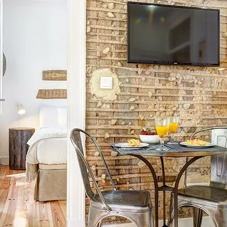 Downtown Lovers Apartments: Costa Do Castelo