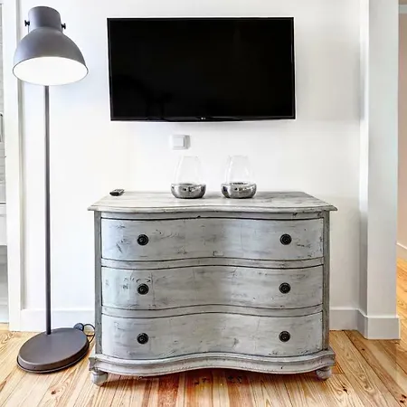 Downtown Lovers Apartments: Costa Do Castelo Apartment