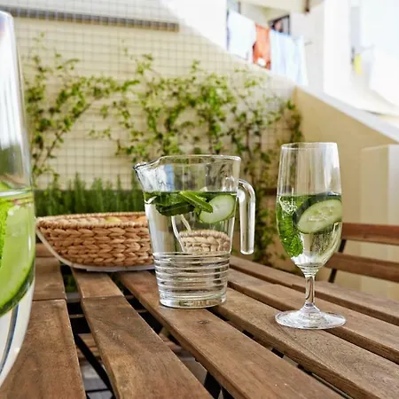 Downtown Lovers Apartments: Costa Do Castelo * Lisbon
