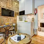 Downtown Lovers Apartments: Costa Do Castelo